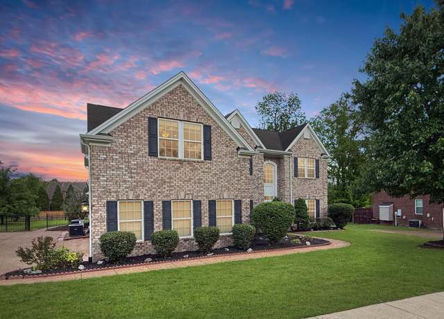 Property at 103 Sophie Ct, Hendersonville, TN 37075, 4 beds, 3.5 baths