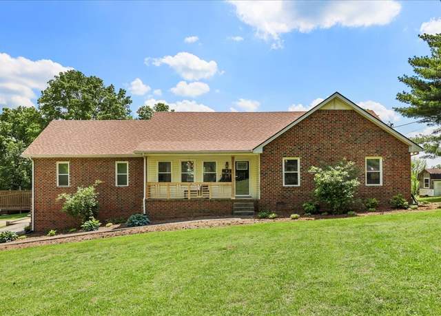 Property at 4 Wyndsor Ct, Hendersonville, TN 37075, 3 beds, 2 baths