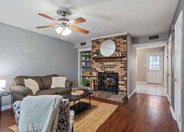 Property at 180 Edgewood Dr, Hendersonville, TN 37075, 2 beds, 1.5 baths