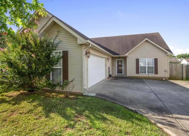 Property at 520 Oakmont Dr NW, Clarksville, TN 37042, 3 beds, 2 baths