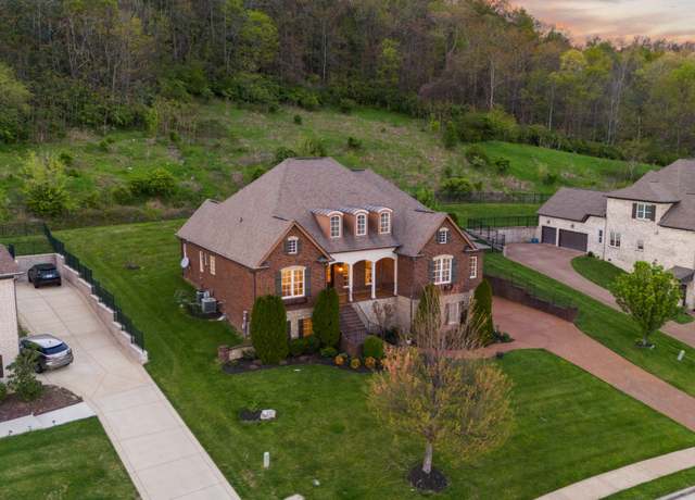 Property at 1627 Valle Verde Dr, Brentwood, TN 37027, 5 beds, 5 baths