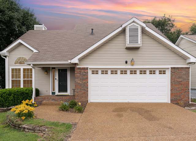 Property at 109 Oak Leaf Dr, Hendersonville, TN 37075, 3 beds, 2.5 baths