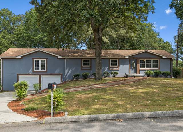 Property at 102 Warren Pl, Dickson, TN 37055, 6 beds, 4 baths