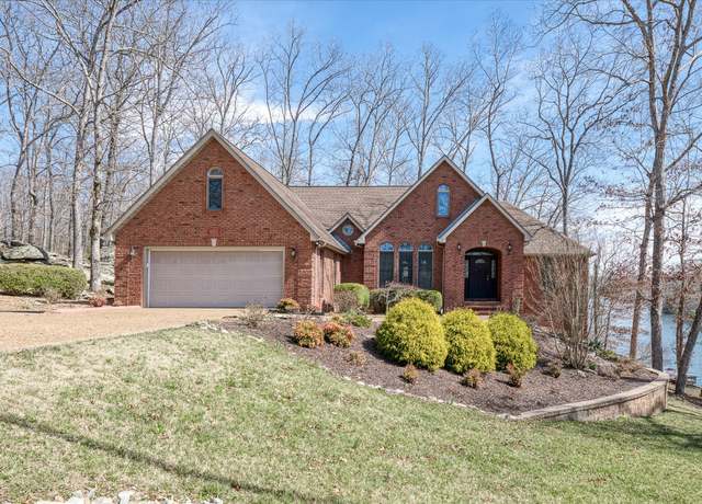 Property at 983 Tennessee Ave, Crossville, TN 38555, 4 beds, 3 baths