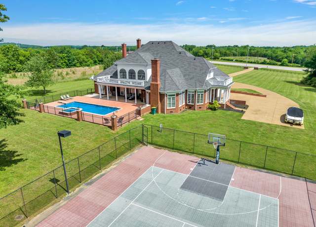 Property at 1465 New Columbia Hwy, Lewisburg, TN 37091, 4 beds, 5 baths