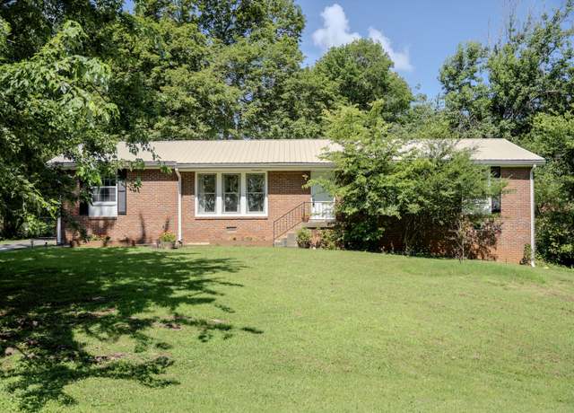 Property at 221 Downer Dr, Clarksville, TN 37042, 3 beds, 1.5 baths