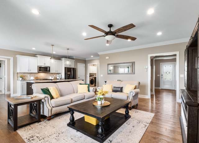 Property at 104 Sherinton Pl, Hopkinsville, KY 42240, 6 beds, 3.5 baths