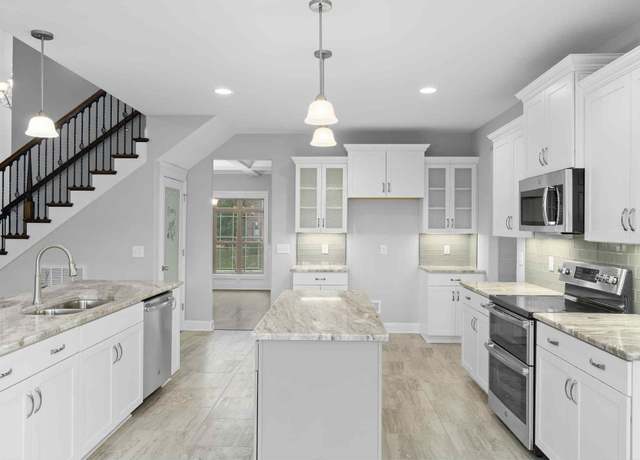 Property at 1330 Reda Dr, Clarksville, TN 37042, 4 beds, 4.5 baths
