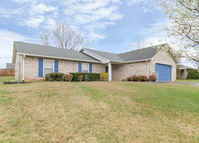 Property at 1422 Beaumont Ave, Maryville, TN 37803, 3 beds, 2 baths