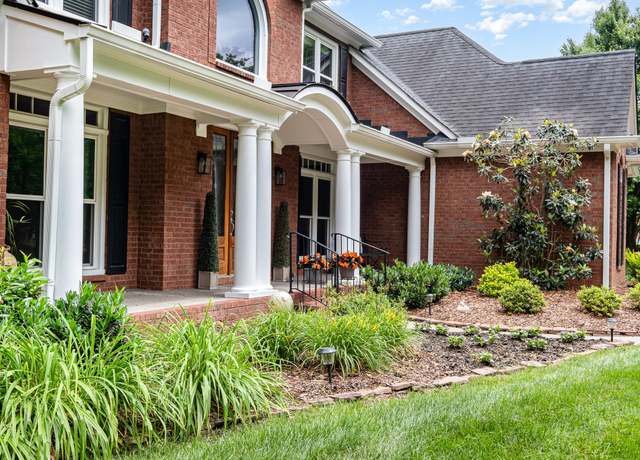 Property at 9711 Turner Ln, Brentwood, TN 37027, 6 beds, 5.5 baths