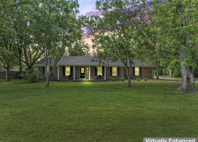 Property at 211 Elmwood Dr, Murfreesboro, TN 37128, 3 beds, 2 baths