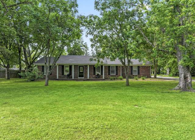 Property at 211 Elmwood Dr, Murfreesboro, TN 37128, 3 beds, 2 baths