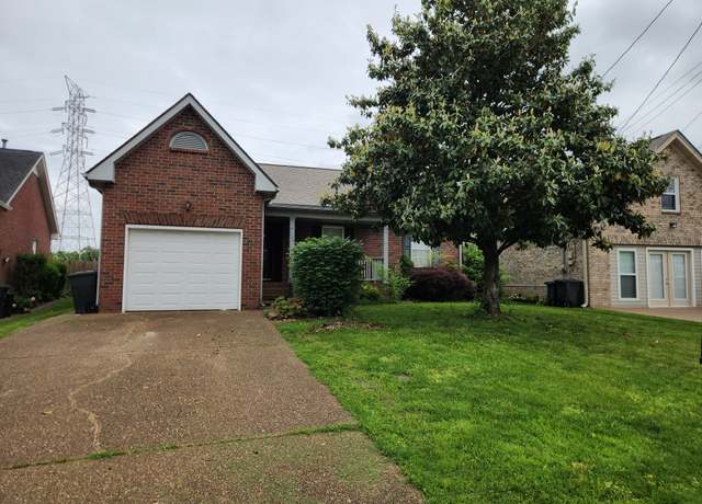 Property at 130 Oak Leaf Dr, Hendersonville, TN 37075, 3 beds, 2 baths