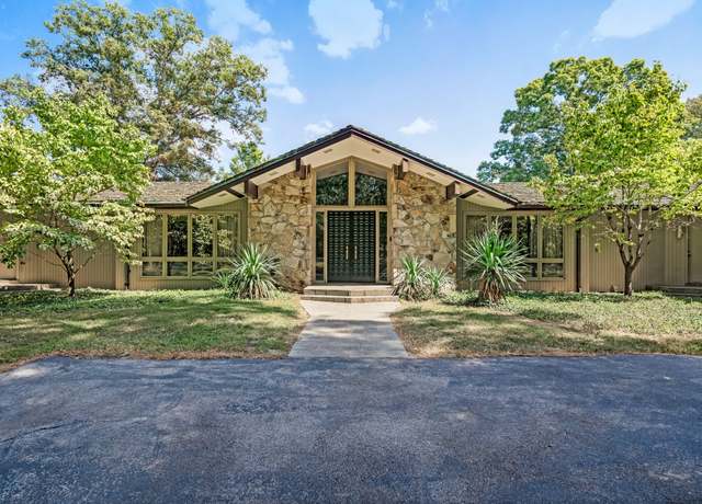Property at 215 Hickory Ln, Smithville, TN 37166, 8 beds, 7 baths