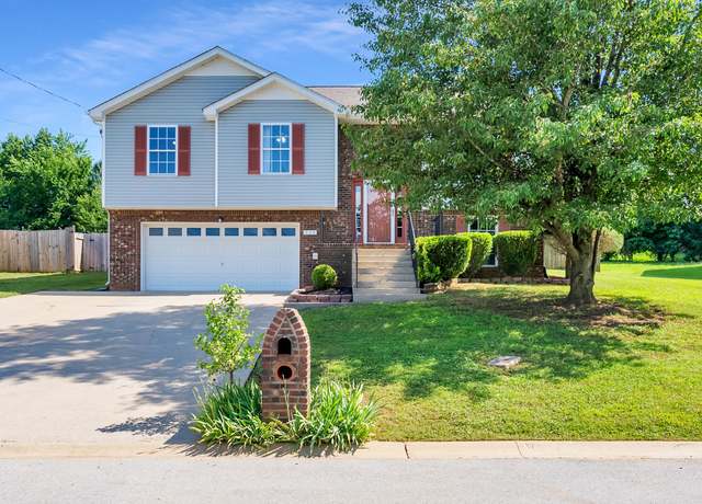 Property at 923 Hedge Apple Dr, Clarksville, TN 37040, 4 beds, 3 baths