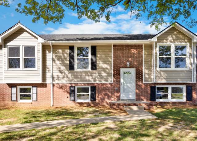 Property at 302 Windrush Dr, Clarksville, TN 37042, 3 beds, 2.5 baths