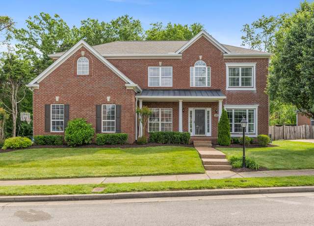 Property at 804 Wickshire Dr, Brentwood, TN 37027, 4 beds, 2.5 baths
