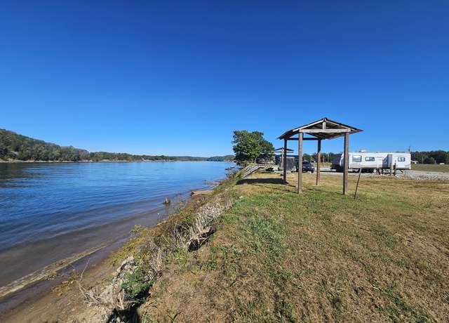 Property at 591 Riverfront Dr, Clifton, TN 38425