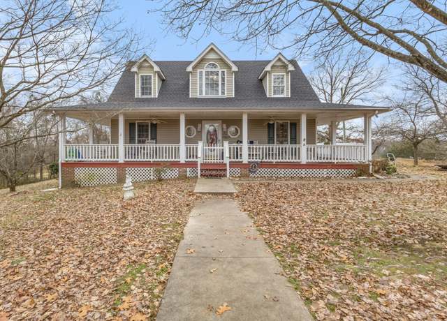 Property at 374 Rossview Rd, Clarksville, TN 37043, 3 beds, 2.5 baths