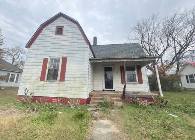 Property at 224 N Massachusetts St, Jackson, TN 38301, 3 beds, 2 baths