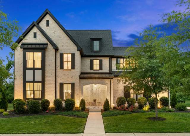 Property at 1086 Memorial Dr, Franklin, TN 37064, 5 beds, 4 baths