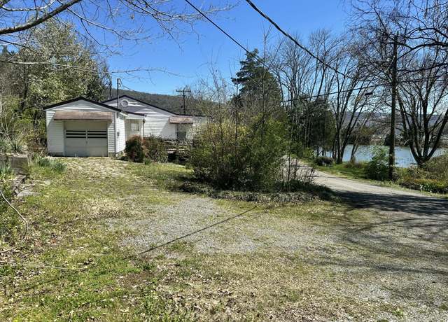 Property at 427 Lakeshore Dr, Jasper, TN 37347, 2 beds, 2 baths