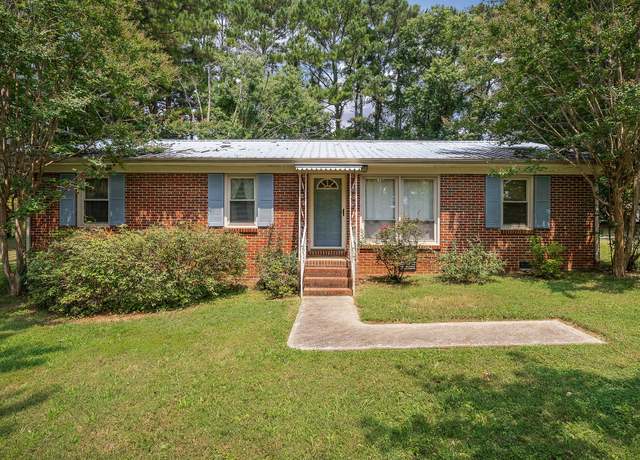 Property at 127 Jefferson St, Mcminnville, TN 37110, 3 beds, 1.5 baths