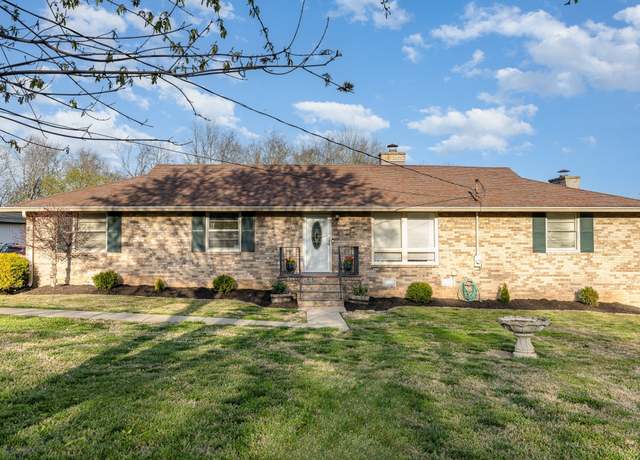 Property at 119 Country Club Dr, Hendersonville, TN 37075, 4 beds, 2.5 baths