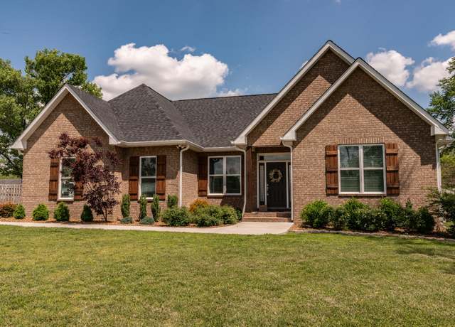Property at 213 Skyview Ln, Tullahoma, TN 37388, 4 beds, 2 baths