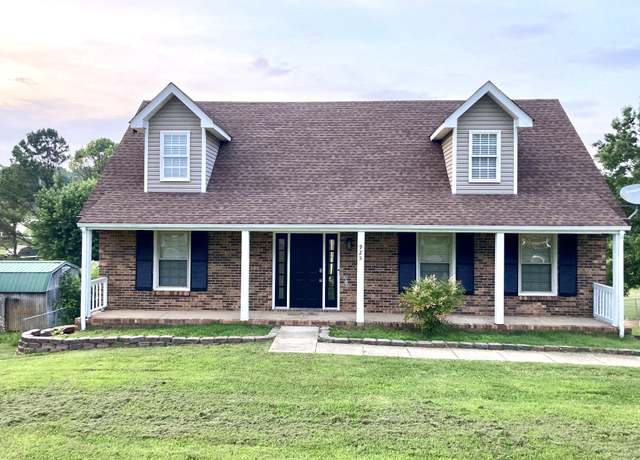 Property at 925 Tommy Oliver Rd, Clarksville, TN 37042, 3 beds, 2.5 baths