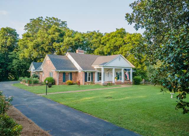 Property at 604 Washington Ave, Mount Pleasant, TN 38474, 4 beds, 3 baths