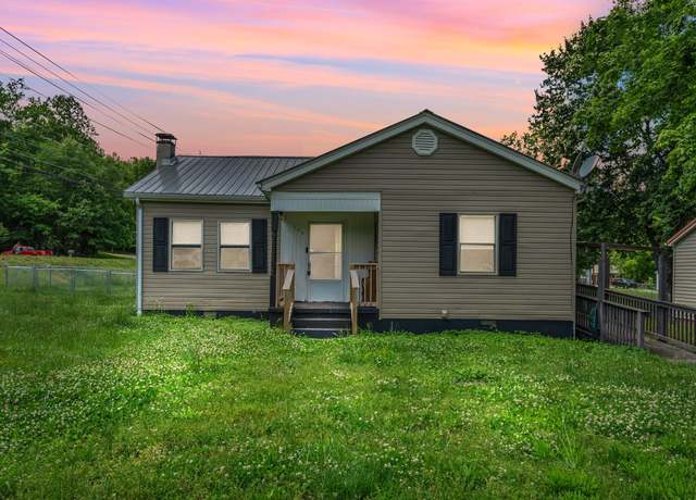 Property at 100 Park Cir, Waverly, TN 37185, 3 beds, 2 baths