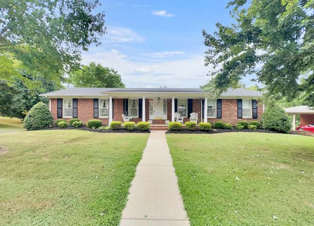 Property at 622 Carmack Ave, Carthage, TN 37030, 4 beds, 3 baths