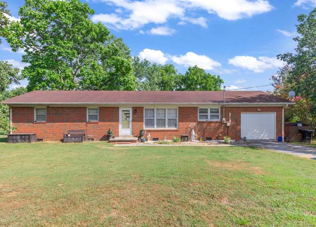 Property at 302 Stewart St, Tullahoma, TN 37388, 4 beds, 1.5 baths