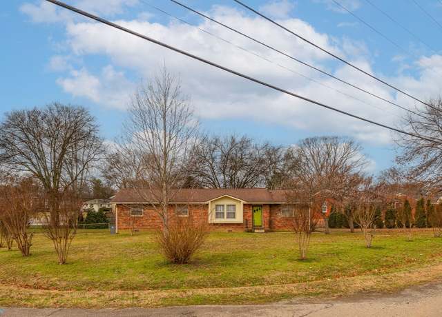 Property at 212 Jacksonian Dr, Hermitage, TN 37076, 3 beds, 2 baths