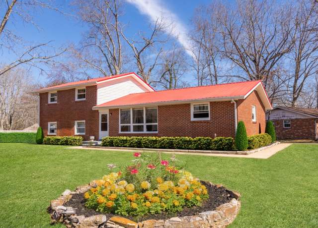 Property at 110 Southwood Ln, Tullahoma, TN 37388, 3 beds, 2 baths