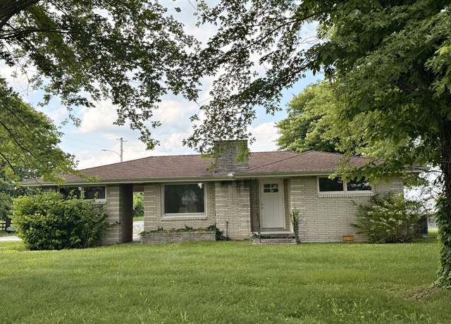 Property at 205 Donoho Ave, Lafayette, TN 37083, 2 beds, 1 bath
