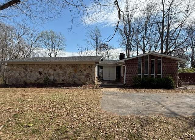 Property at 1365 Sherwood Ln, Cookeville, TN 38501, 4 beds, 3 baths