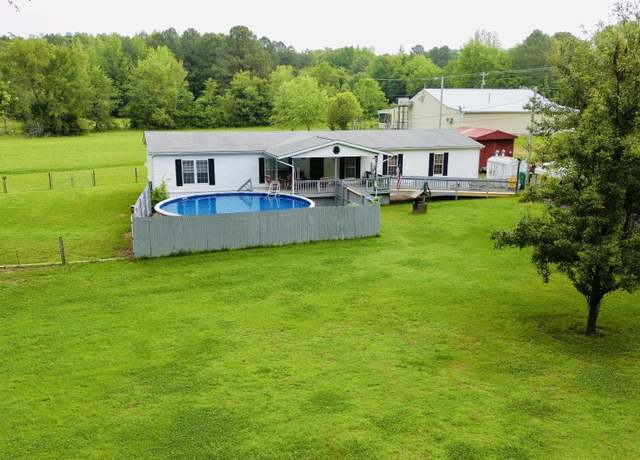Property at 40 Lynn Ln, Big Sandy, TN 38221, 4 beds, 2.5 baths