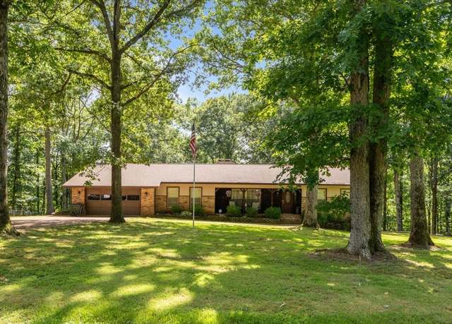 Property at 4552 Elkins Dr, Centerville, TN 37033, 4 beds, 3.5 baths