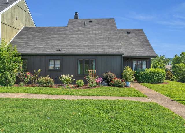 Property at 210 Raintree Dr, Hermitage, TN 37076, 3 beds, 2 baths