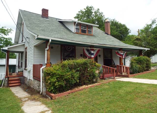 Property at 165 E Main St, Alexandria, TN 37012, 3 beds, 2 baths