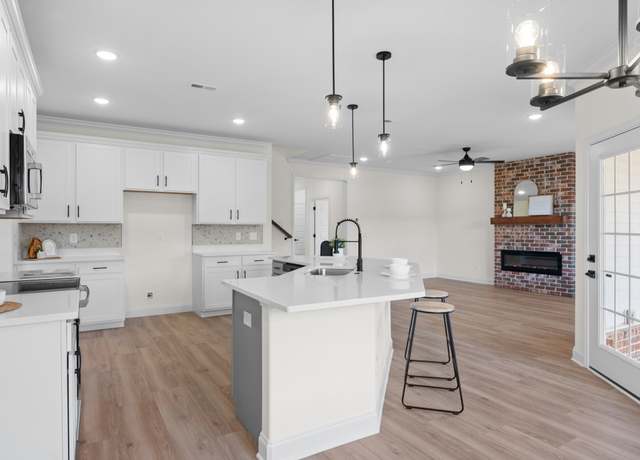 Property at 583 Pongracz Way, Clarksville, TN 37042, 3 beds, 2.5 baths