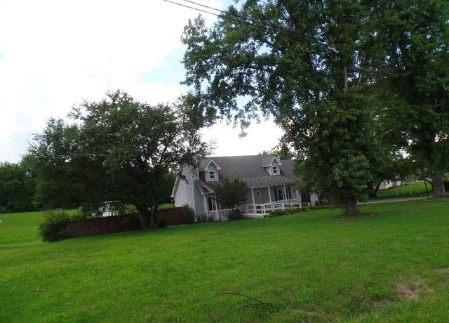 Property at 107 Oakland Dr, Gallatin, TN 37066, 3 beds, 2 baths