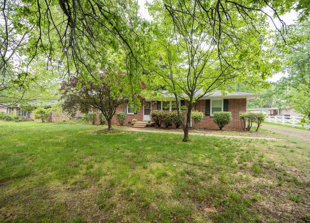 Property at 1015 S Baird Ln, Murfreesboro, TN 37130, 4 beds, 2 baths