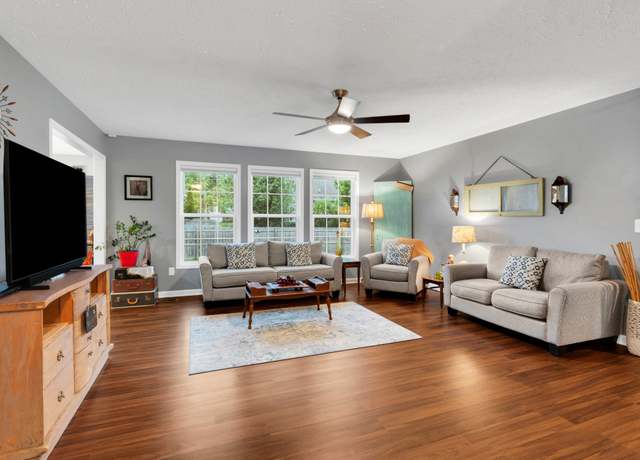 Property at 165 Daffodil Dr, Tullahoma, TN 37388, 3 beds, 2 baths