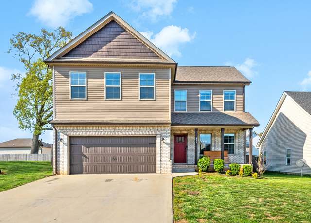 Property at 692 Elm St, Clarksville, TN 37040, 4 beds, 2.5 baths