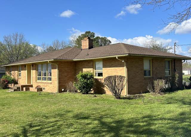 Property at 1409 Nashville Hwy, Columbia, TN 38401, 3 beds, 1.5 baths
