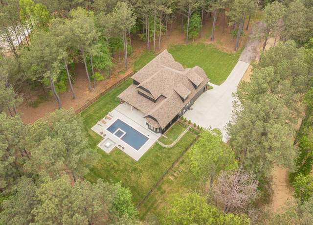 Property at 1050 Garton Rd, Burns, TN 37029, 4 beds, 4 baths