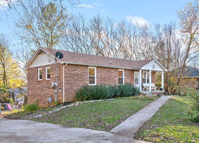 Property at 434 Bluff Dr, Clarksville, TN 37043, 3 beds, 2.5 baths